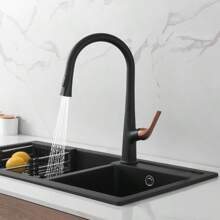 PureFlow Collection Faucet With High Arc And Pull Down 2-Mode Sprayer Or Stream Head With Single Comfort Handle In Matte Black And Aged Brass For Kitchen, Laundry, Or Outdoor Sinks - 霧面黑色做舊黃銅 - 查看 2
