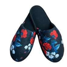 Preto com Floral Vermelho