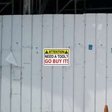 “1 张 3 英寸可移除防水乙烯基创意礼品贴纸，注意需要工具吗？去购买有趣的幽默提醒贴纸，非常适合任何光滑表面，如笔记本电脑、平板电脑、手机壳、笔记本、记事本、书桌、头盔、学校用品 - 彩色 - 查看 11