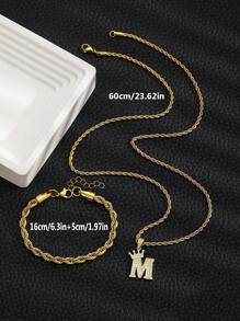 一套不锈钢皇冠字母装饰项链和扭链手链，适合作为儿童生日礼物和派对配饰