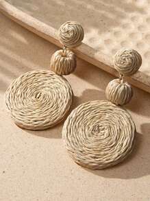 A Pair Of Bohemian Natural Style Woven Raffia Round Beach Holiday Earrings, Ladies Daily And Beach Holiday Wear Accessories