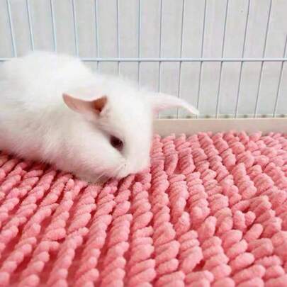 Soft Coral Fleece Pet Carpet/Mat - Highly Absorbent, Suitable For Rabbit Cages, Provides Comfortable Sleeping Environment For Small Animals