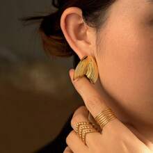 1 Pair Stainless Steel Minimal Chic 18K Plated Starfish & Shell Studs Earrings, Suitable For Party, Date, Office Wear