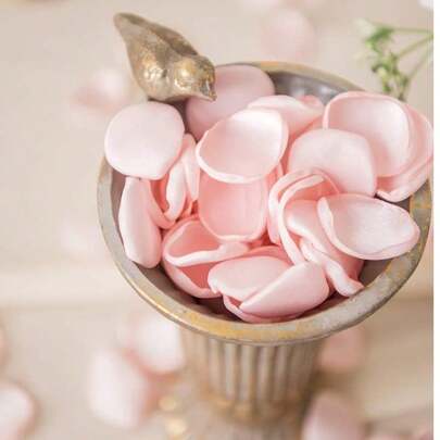 200 片玫瑰花瓣、丝绸花瓣，适用于婚礼/过道/花童篮/桌面装饰等。腮红粉色