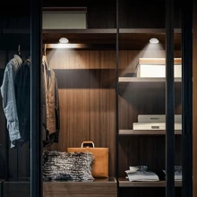 1/3/6 件无线运动传感器 LED 灯，智能无线 COB LED 灯，运动传感器橱柜照明，塑料灯罩，电池供电，带遥控器，适用于衣柜、楼梯、厨房（不含电池） - 白色 - 查看 4