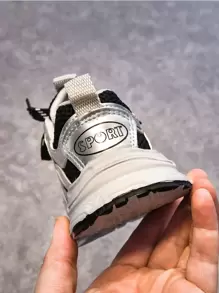 Nouvelles chaussures de sport décontractées pour enfants au printemps/automne, Baskets épaisses légères et , chaussures de sport rayées en maille antidérapantes pour garçons et filles