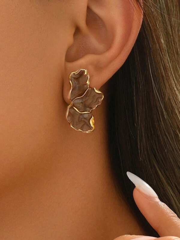 Elegant Flower Design Earrings Suitable For Daily Wear