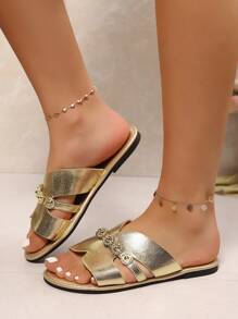Infradito da donna per l'estate, con parte superiore in materiale metallico, stile casual da resort, design con borchie e strass, versatile per vacanze e spiaggia, essenziale per il resort