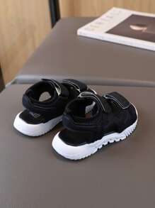 1 双儿童凉鞋，轻便透气舒适钩环露趾沙滩/运动休闲鞋，适合男孩和女孩