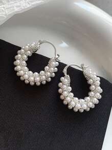 1 par de pendientes de aro redondo con perlas de lujo y elegantes, diseño de nicho de moda y de alta gama