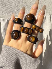Bague large asymétrique en résine noire avec un motif géométrique de faux œil de tigre rétro. Bijou empilable de mode européenne et américaine pour femme. Excellent cadeau pour les amis.