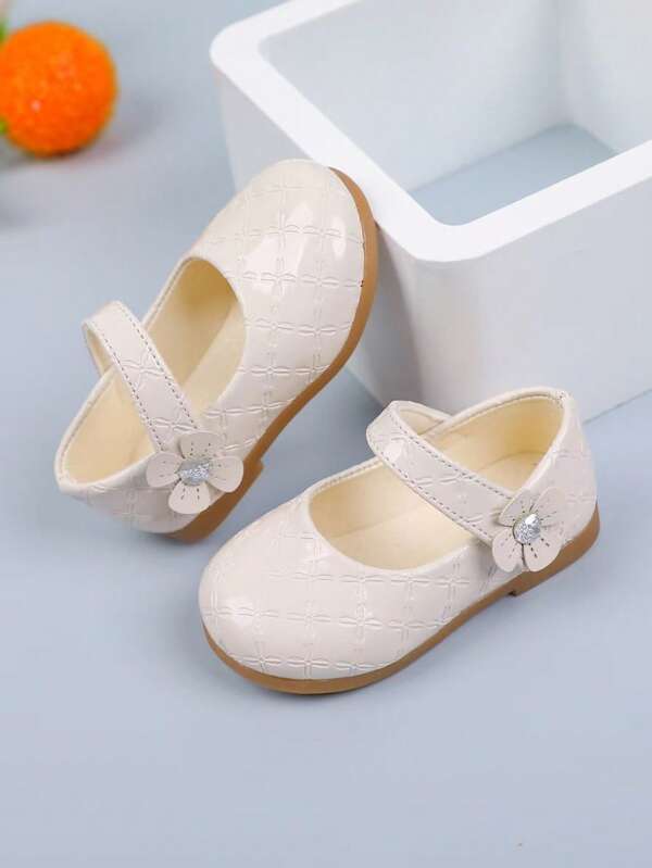 2025 New Baby Leather Shoes. Product Features: Cute Appearance: Beige Upper With Delicate Flower Decoration, Sparkling Accents, Sweet And Adorable, Satisfying Baby's Dressing Needs
