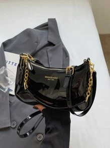 La nueva bolsa de hombro en forma de media luna de diseño clásico y silvestre, con patrón de letras decorativas y unicolor de tela impermeable de PU, adecuada para ir de compras y puede llevarse colgada.