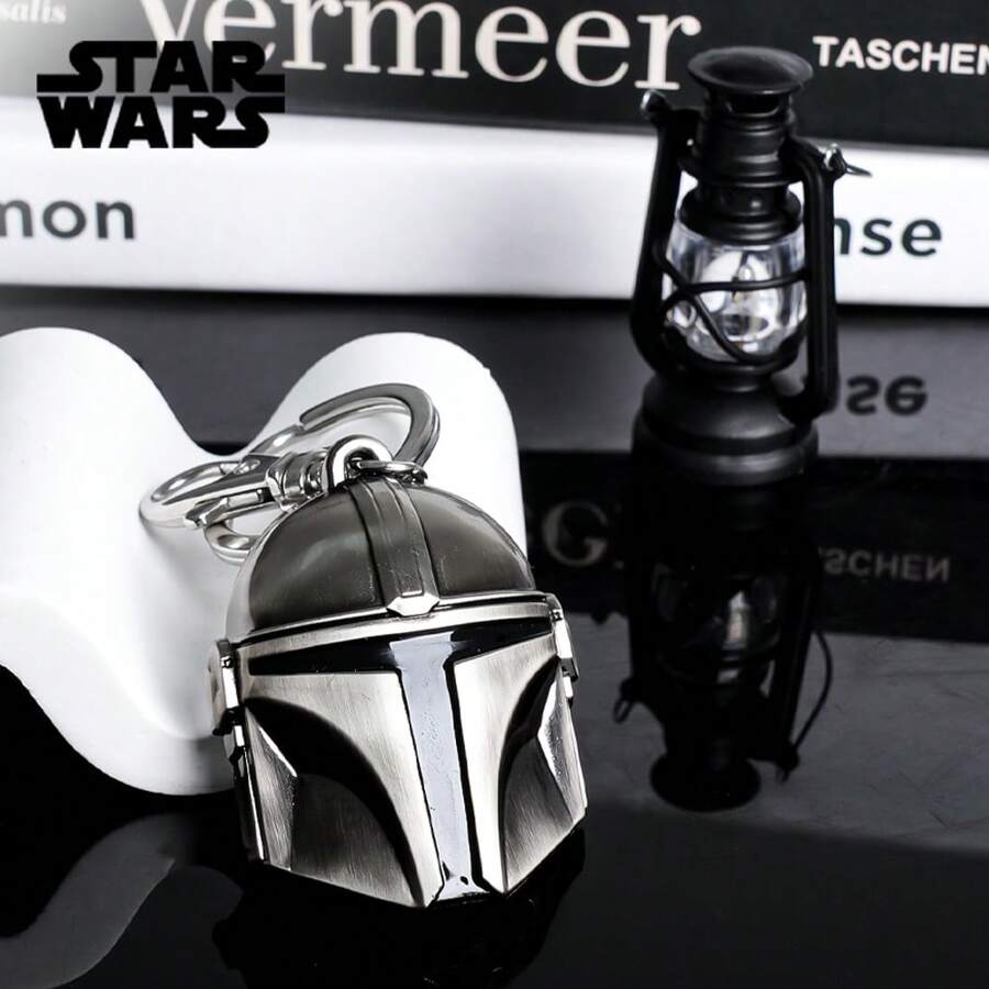Lucasfilm 1 pieza Llavero de metal con casco de  Mandalorian con licencia oficial de , regalo genial para aniversarios, San Valentín, cumpleaños, Navidad y fiestas