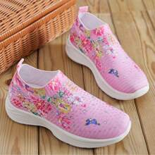 时尚印花休闲运动鞋，实用百搭的设计