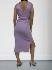 Elegant, Sexy, And Casual Women's Dress Featuring A Sleeveless, Semi-Fitted, Long, And Slit At The Lower Leg. A V-Neck And Open Back. Made Of Polyester And Spandex Ribbed Fabric, It's Suitable For Both Summer And Spring. Very Comfortable, Lightweight, And Skin-Friendly, It's Perfect For Special Occasions. - 紫丁香色 - 查看 6