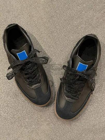 1 双女士黑色蕾丝蝴蝶结镂空鞋带，长度 120 厘米，小众韩式装饰配件，适用于运动鞋、休闲鞋、平底鞋、帆布鞋、婚鞋等