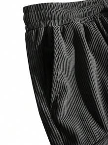 男士时尚经典灯芯绒工装短裤，多口袋设计，带皮革贴片、抽绳和撞色，适合日常休闲、通勤、街头风格，新夏季系列