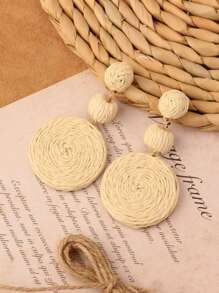 A Pair Of Bohemian Natural Style Woven Raffia Round Beach Holiday Earrings, Ladies Daily And Beach Holiday Wear Accessories