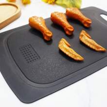 1 块塑料切菜板 - 耐用切菜板，适用于切肉、蔬菜和水果，配有易握手柄，可放入洗碗机清洗厨房用具