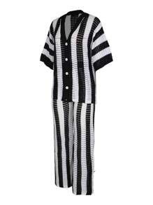 Ensemble femme avec Top tricoté à rayures et à boutonnage simple avec découpes et pantalon large