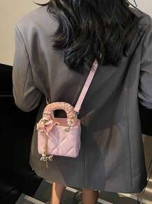 精致迷你优质纹理春夏新款流行甜美丝巾手提包，小众设计钻石网格心形刺绣戴安娜王妃包，时尚斜挎包搭配蝴蝶结吊坠，适合约会、购物和送礼，是女性最佳的母亲节礼物 - 粉色 - 查看 3