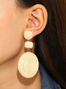 A Pair Of Bohemian Natural Style Woven Raffia Round Beach Holiday Earrings, Ladies Daily And Beach Holiday Wear Accessories