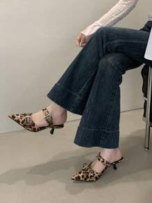 Puntige teen instappers met luipaardprint en hoge hak, damesmode instappers met dubbele gesp