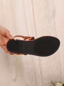 Sandálias planas da moda feminina com decoração de fivela quadrada, sandálias de praia femininas de verão