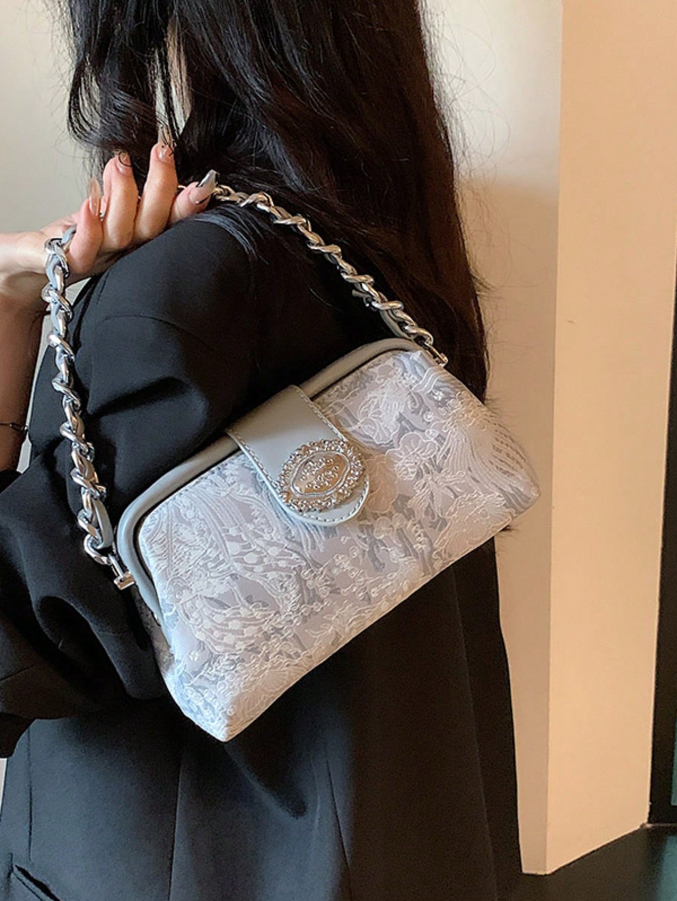 حقيبة يد صغيرة أنيقة من لون مصمت مع سحاب وسلسلة مع...