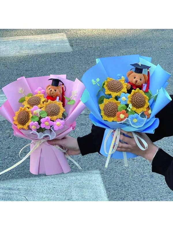 Teddybär & Sonnenblumen Bouquet (Geschenktüte inklusive) - Handgekricktes Blumendekor, geeignet für Mitschüler, Lehrer, Wiedersehen, Heimdekoration, Geburtstag, Abschluss, Muttertag, zufällige 2 blaue Farbensträuße (zufällige Blumen-Verpackungstüte)