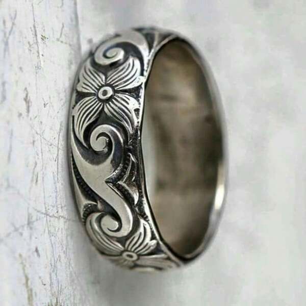 Vintage Minimalist Halo Design Silver-Plated Ring With Floral Engraved Pattern, High-End Jewelry Gift For Loved Ones, Holiday Gift