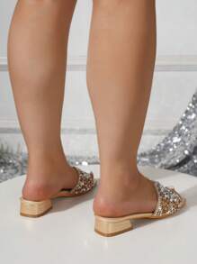 Sandálias de Salto Grosso e Elegante para Mulheres Plus Size, Decoração com Strass e Pérolas Falsas, Tira Aberta, Versátil para Festa, Férias, Confortáveis em Tamanhos Grandes - Dourado - Visão 5