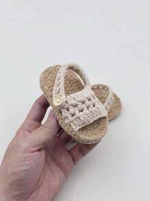 1 paio di sandali per neonati lavorati a mano, scarpette di lana crochet per primi passi