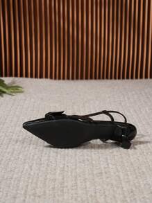 女士尖头高跟鞋，带踝带，软底，细跟，漆皮