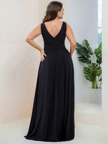 EVERPRETTY Plus Size V-Neck High Slit Sleeveless High Waist Black Bridesmaid Dress - Black - View 2