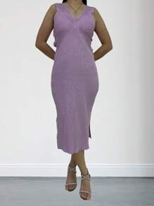Elegant, Sexy, And Casual Women's Dress Featuring A Sleeveless, Semi-Fitted, Long, And Slit At The Lower Leg. A V-Neck And Open Back. Made Of Polyester And Spandex Ribbed Fabric, It's Suitable For Both Summer And Spring. Very Comfortable, Lightweight, And Skin-Friendly, It's Perfect For Special Occasions. - 紫丁香色 - 查看 2