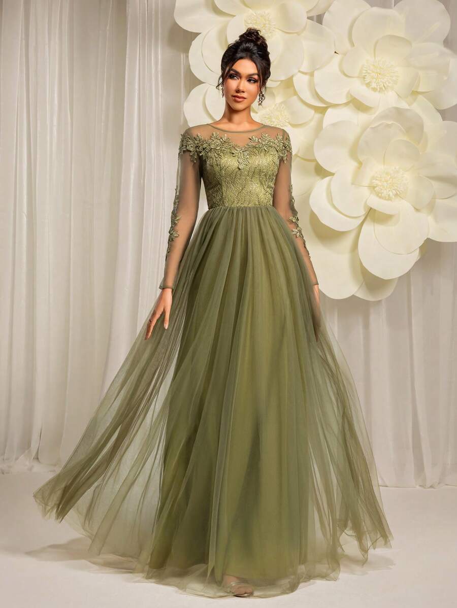 Delicate Lace Appliques Embellished Crew Neck Tulle Panel A-Line Wedding Dress, Bride - Green - View 1