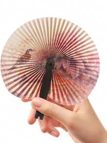 夏日清凉必备——扇子。便携折叠小纸扇，美观易收纳。传统绘画纸扇，带有地域复古图案。可180度翻转。轻巧便携。手动，无需充电。随时随地可用。旅行必备 - 彩色 - 查看 5