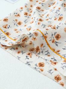 2-teiliges Set aus bequemem, gelbem Rosen-Blume Muster Kurzarm-Top mit Kragen, Knöpfen, Taschen und Schleifenshorts, Damen Nachtwäsche & Freizeitkleidung Set, geeignet für Zuhause im Frühling/Sommer
