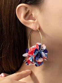 Aretes tipo aro con decoración de flores para San Valentín