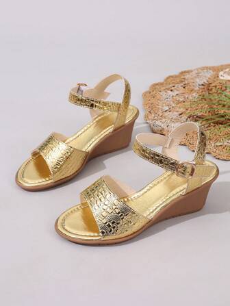 女士鳞片状带扣凉鞋，厚底，适合夏季户外海滩派对