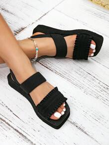 Kate Miuch 女士时尚休闲简约风凉鞋，适合搭配连衣裙，出席海滩度假、KTV/酒吧派对、情人节购物约会等场合。黑色女士凉鞋，弹性鞋带。复古英伦学院风，浪漫透气，是女大学生夏季沙滩鞋的理想之选。 - 黑色 - 查看 4