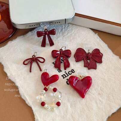 奢华时尚高端勃艮第 ANKA 蝴蝶结饰物/防尘塞，兼容 iPhone 16 和 Type-C 充电端口，适合作为女朋友的礼物