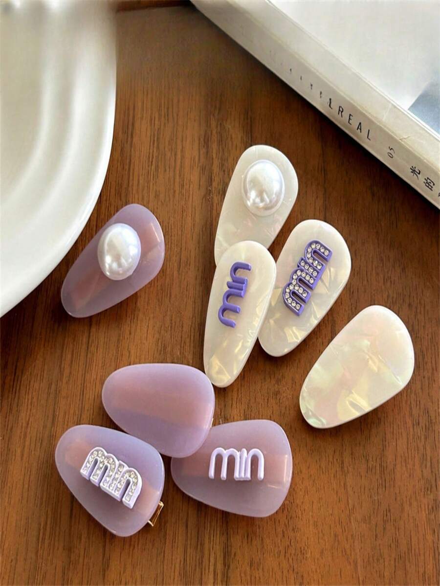 4 件套不对称珍珠发夹套装，字母图案亚克力发夹，女士独特发饰 - 彩色 - 查看 1