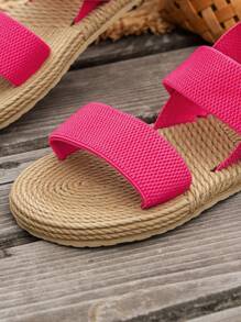 夏季新款时尚户外女士凉鞋米色交叉带拖鞋，夏威夷海滩风格女鞋