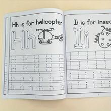 1 本/28 页 LACHILLY 字母练习册 - 彩色教育手写练习册，包含字母和动物