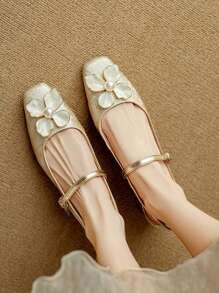 珍珠山茶花缀饰女士拖鞋，法式复古 PU 皮革中跟露背一脚蹬鞋，适合春夏季 - 杏色 - 查看 5