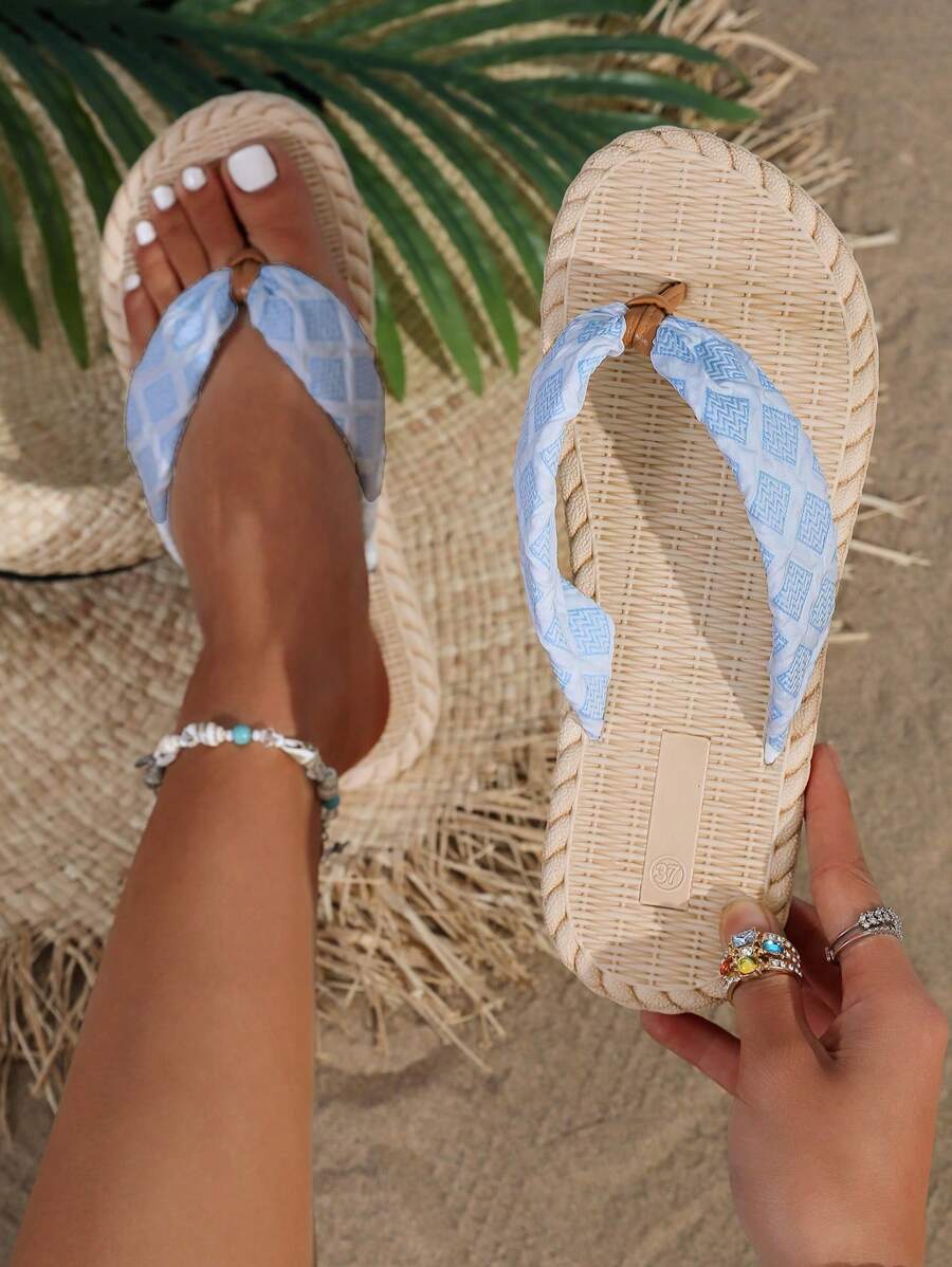 女士夏季户外沙滩人字拖，经典优雅格子印花防滑设计凉鞋