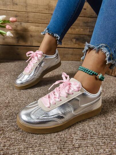 Neue atmungsaktive dünne Sportsneaker für den Sommer, lässige weiße Vulkanisierte Schuhe, modisch und vielseitig